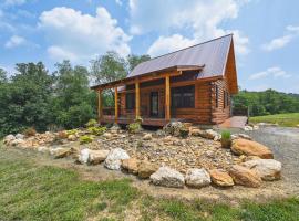 Modern Willis Cabin Retreat 24-Acre Working Farm!, casa o chalet en Willis