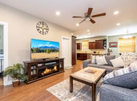 Luxury Home Downtown NAU Route 66 Snowbowl, hotel di lusso a Flagstaff