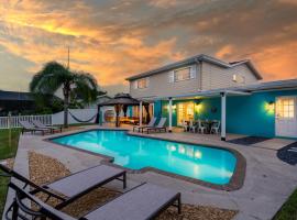 Ultimate Waterfront Oasis Heated Pool & Boat Dock, golfhotell i Tampa