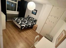 Whitechapel Lindley St R4, hotel with jacuzzis in London