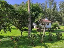 Casa térrea em meio ao verde!