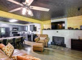 Huntsville Vacation Rental with Hiking and ATV Trails!, וילה בCaryville