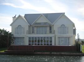 Waterside Living MM1394, hotel en Jeffreys Bay