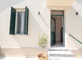Sunny yard apartments, vacation home in Poros