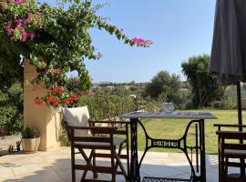 House with Garden in Peratata - 10' from City Center, hotel with parking in Peratáta