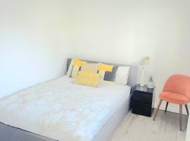 Modern 2 Bedroom Flat With Garden LONDON, appartamento a Northolt
