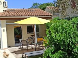 Maisonnette calme avec jardinet, hotel em Vaison-la-Romaine