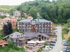 Vlasinsko jezero VILA BEST, hotel cerca de Ruski Spomenik, Surdulica