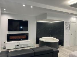 Black and White Suite Castro Urdiales, holiday rental in Castro-Urdiales