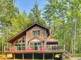 ADK Cabin with Hot Tub, Near Whiteface, Lake Placid, Fire Pit, Game Rm, ξενοδοχείο με πάρκινγκ σε Jay