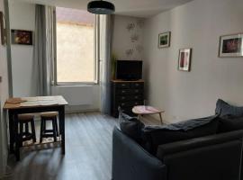 studio hyper centre, wifi,: La Châtre şehrinde bir kiralık tatil yeri