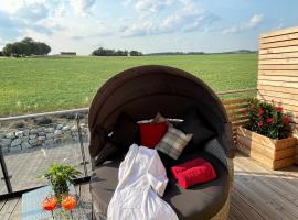 Ferienwohnung im Chaletstil Bergloft 115 qm Wellness Fitness Sauna Bergrödelhof, khách sạn ở Feilitzsch