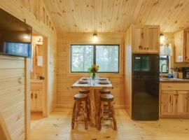 Stunning Mtn Views Middlebury Center Retreat!, hotel in Middlebury Center