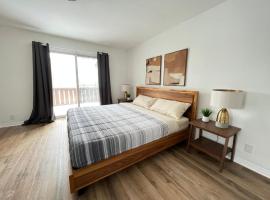 Letitia Heights !E Spacious and Quiet Private Bedroom with Private Bathroom, location de vacances à Barrie