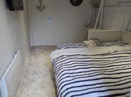 The Cosy Beach, pet-friendly hotel in Llanelli