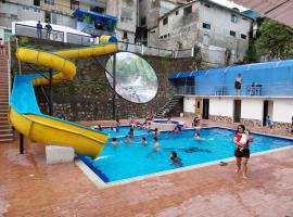 Hotel La Cascada, hotel com piscina em San Miguel de los Bancos