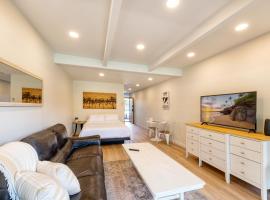 Updated Kihei Studio, Steps to Beach with Pool, Hot Tub & Parking, ubytování v soukromí v destinaci Kihei