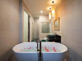 Prima Villas Karon Phuket, pet-friendly hotel in Ban Karon