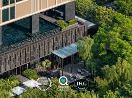 Kimpton Maa-Lai Bangkok, an IHG Hotel, viešbutis Bankoke, netoliese – Prekybos centras „Amarin Plaza“