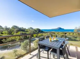 Intrepid, 15 3 Intrepid Close - right on the beachfront and WiFi