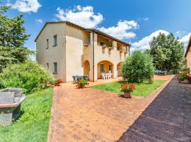 Family Apartments With Pool Near Volterra - Happy Rentals, hotell i Pomarance
