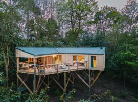 RewildThings Treehouses, hotel i Gloucester