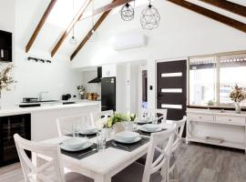 Salt & Pepper; Beautiful Town House in Margs!, cottage in Margaret River Town