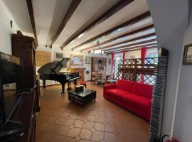 Musicians Mansion Apartment, hotel v destinaci Fino Mornasco