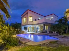 Luxury Villa a unique Paradise directly on the Sea