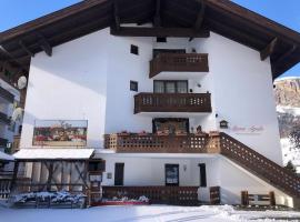 Appartamento dles Dolomites: Corvara in Badia'da bir otel