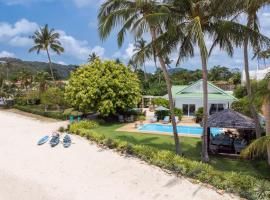 Beachfront Villa Baan Rim Haad 3BR, villa em Lamai