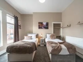 3 bedroom Shalom Sleeps 5 - Ideally Located in Hull- 2 Mins walk to Vibrant Newland Ave