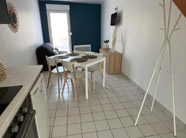 Anselme, F2 duplex avec cour commune et proche de la mer ,2, appartement à Ver-sur-Mer