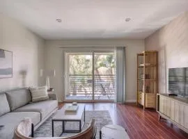 Woodland Hills 1BR w pool gym nr Warner center LAX-893