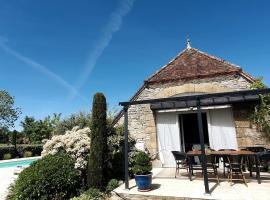 Gîte à Montvalent, proche Rocamadour, Adult only, hotel a Montvalent
