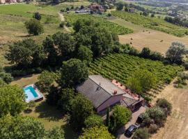 Exclusive Duplex Villa con piscina e vista, feriebolig i Strognano