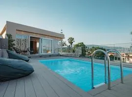 Daedalus Luxury Home - Seaview & Heated Pool