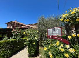 B&B Home Holiday Villa delle Acacie agriturismo, lacný hotel v destinácii Sala Consilina