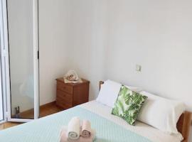 Serenity apartment، مكان عطلات للإيجار في Kóronos