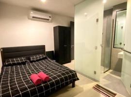 Rehat Guest House, The Square, One City, USJ25, hotel in Subang Jaya