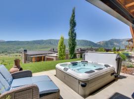 Powder Mountain Home with Private Hot Tub and Views! บ้านพักในEden