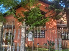 Casa Jardim Bourbon com piscina, albergue en Foz do Igua&ccedil;u