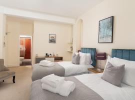 Room 1, Hotel style twin bedroom in Marazion, hotel i Marazion