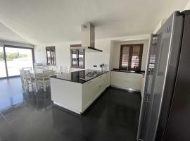 Lighthouse Holiday Home, apartamento en Arbatax