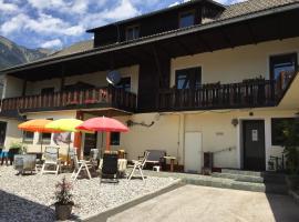 Sonntagshof Ferienwohnungen Apartments, hotel v destinaci Förolach