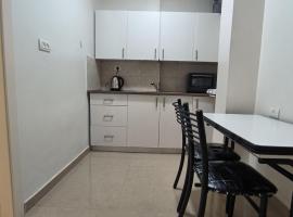 דירה במרכז, apartamento em Bene Beraq