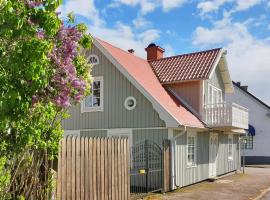 Nice Apartment In Borgholm With Internet And 2 Bedrooms, hotel in Borgholm