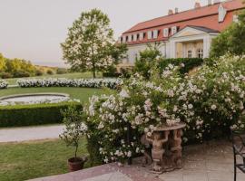 Hotel Château Bela, hotel con bañera de hidromasaje en Belá