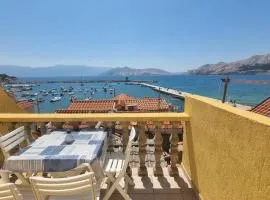 Apartment Igor with Balcony and Sea View