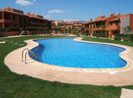 Appartement résidentiel avec jardin et piscine, hotel en Calafat
